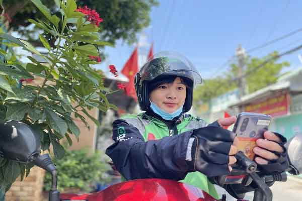 Người trẻ tranh thủ kiếm tiền vì sợ Tết