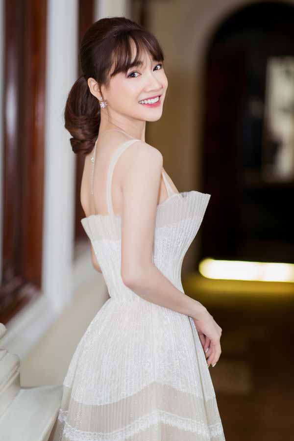 Nhã Phương đi đám cưới sau sinh con, nhan sắc khiến cô dâu ‘e dè’