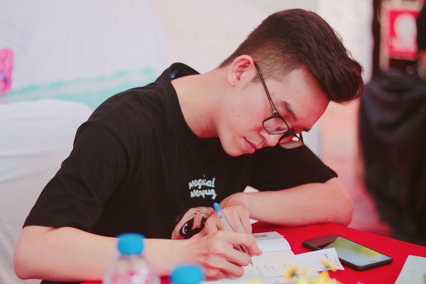 Nhà văn Trí: ‘Tôi luôn tìm cách nuôi dưỡng cảm xúc đong đầy trên từng trang viết’