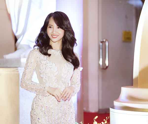 Diễn viên Như Thảo xuất hiện quyến rũ trở lại trên thảm đỏ