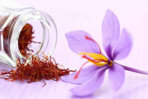 Làm mặt nạ từ saffron vô cùng đơn giản và công dụng tức thì