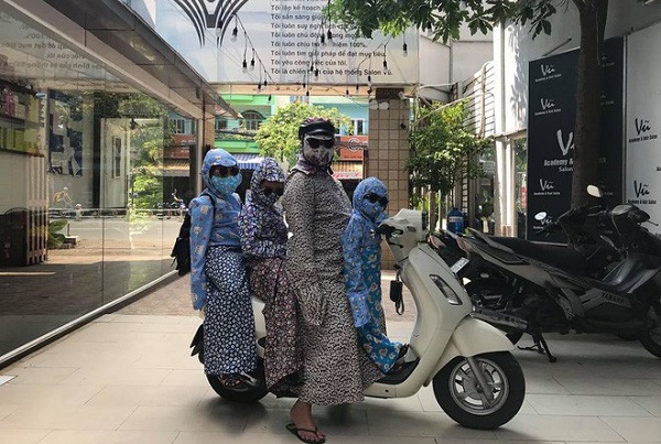 Hài hước hình ảnh cả gia đình diện trang phục “ninja”