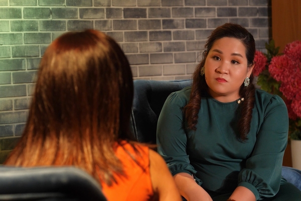 Vì tiền, chồng ‘lái máy bay bà già’ để nuôi cả nhà vợ