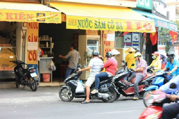 Nước mát giải nhiệt đắt khách trong ngày nắng gắt ở TP. HCM