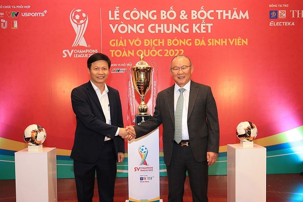 HLV Park Hang Seo xuất hiện tại giải bóng đá sinh viên