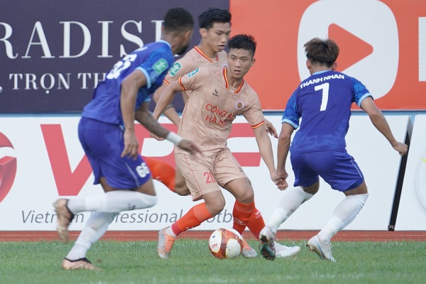 Chấn Thương nặng, Phan Văn Đức phải nghỉ thi đấu hết mùa giải