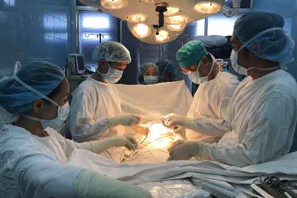 Một phụ nữ trẻ ung thư tử cung quyết không cắt bỏ vì mong muốn sinh con