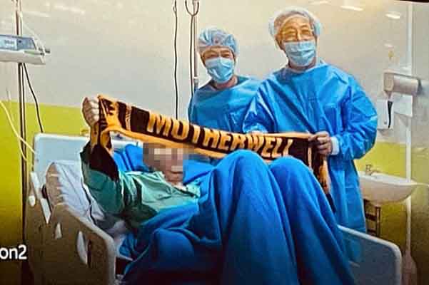 Phi công người Anh mắc COVID-19 xin được xuất viện về nước sớm