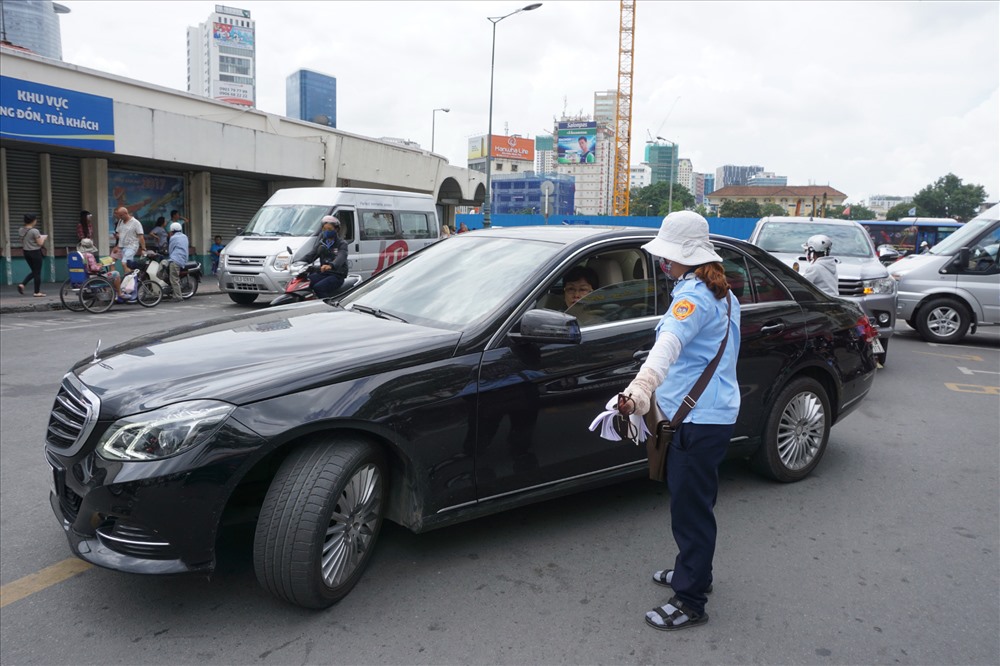 Ngày đầu tăng phí đỗ ô tô ở trung tâm TP HCM
