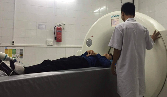 Điều tra vụ phóng viên tố bị đánh khi xác minh ‘áo mưa giá 1 triệu đồng’