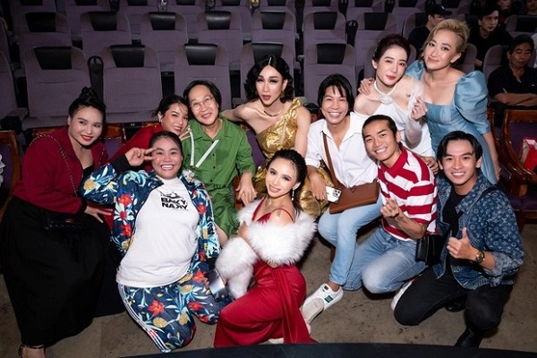 Chuyện hôm nay: Sao Việt nô nức cúng Tổ nghề; Hoa hậu Ngọc Châu về quê dự khai giảng năm học mới