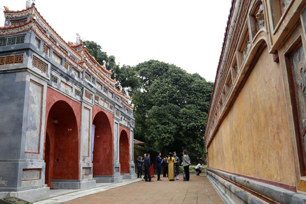 Phục hồi nhiều công trình quý giá tại điện Phụng Tiên – Huế