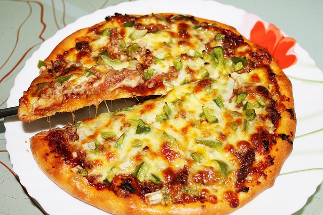 Học cách làm pizza chiêu đãi cả nhà ngày nghỉ