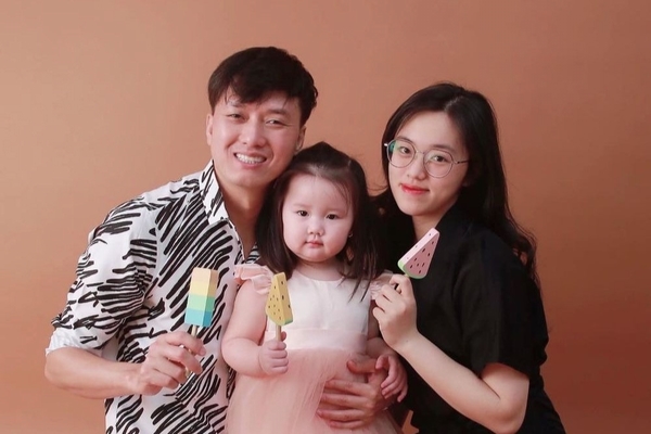 Chuyện tình ‘chú – cháu’ của Quách Ngọc Quyên và vợ hotgirl kém 16 tuổi