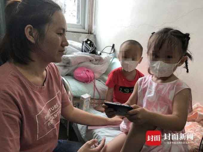 Để có tiền chữa bệnh cho con trai, ông bố Trung Quốc rao bán con gái