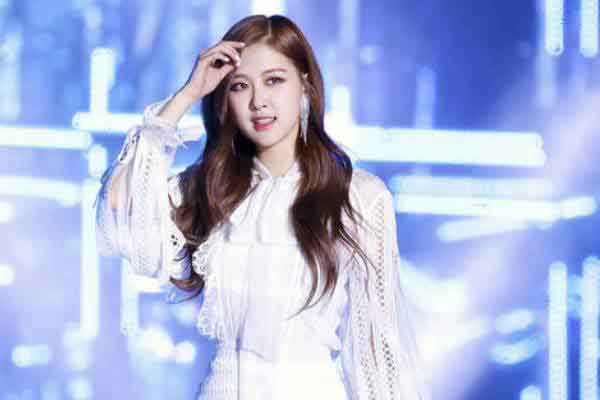 Rosé (Blackpink) chia sẻ bí quyết sở hữu vòng eo “con kiến”