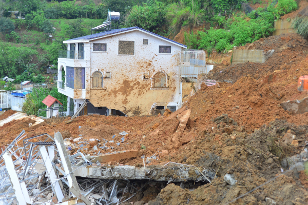 Một số gợi ý giúp sống sót khi gặp sạt lở đất