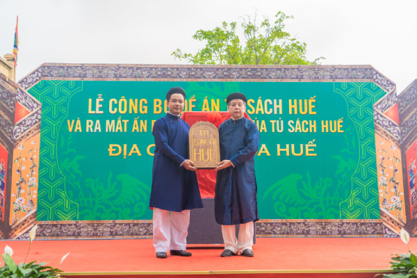 Huế ra mắt Tủ sách để khuyến khích văn hoá đọc