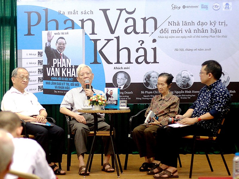 Cuốn sách ảnh về Thủ tướng Phan Văn Khải