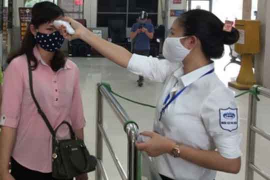 Hà Nội và TP.HCM siết chặt kiểm tra thông tin y tế đối với hành khách trở lại sau Tết