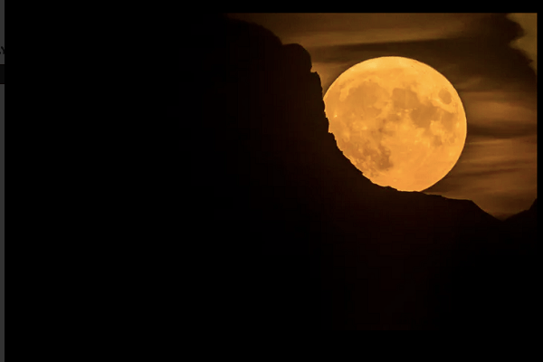 Siêu trăng sấm xuất hiện tại Việt Nam gây thích thú