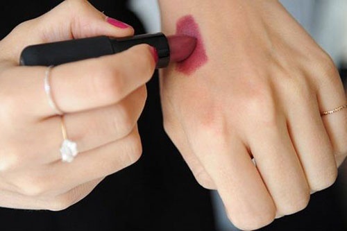 Nhận biết son nhiễm chì như thế nào?