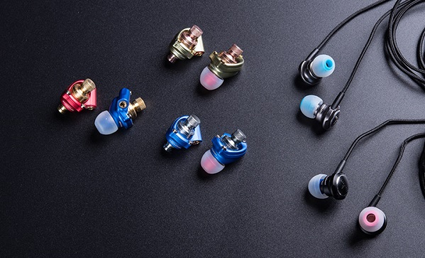 Trên tay các tai nghe Acoustune lần đầu tiên xuất hiện tại Việt Nam