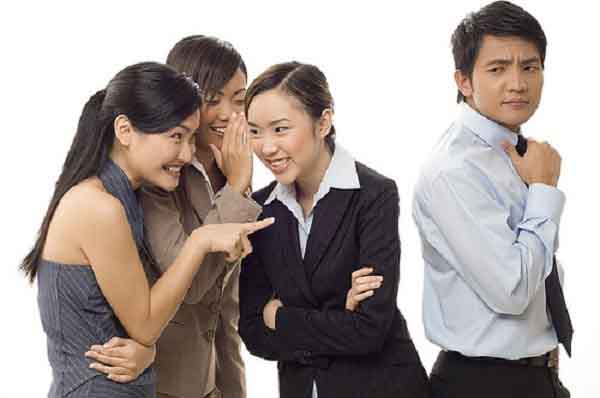 Tự lúc nào mà xung quanh ta người ta quan tâm nhiều đến hình thức mà không có nội dung?