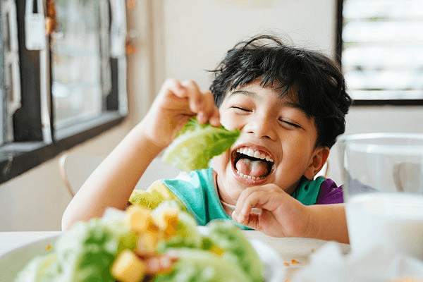 Tăng cường sức đề kháng cho người dân để “sống chung” với COVID-19