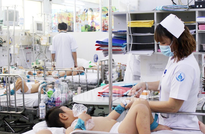 Bộ Y tế lên tiếng thông tin do virus biến đổi gen, dịch tay chân miệng tăng đột biến