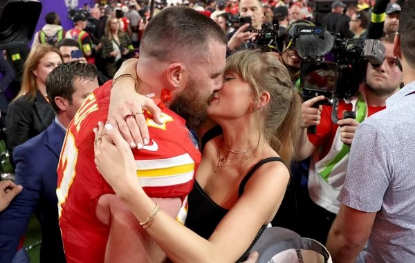 Những cột mốc trong 1 năm yêu nhau của Taylor Swift và Travis Kelce