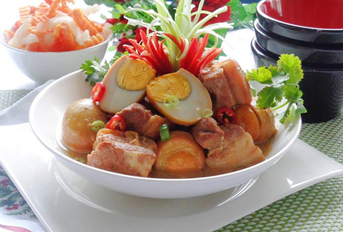 Thịt kho nước dừa ngon miệng cho dịp Tết