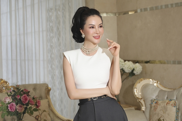 MC Thanh Mai ở tuổi 50: Vẫn thon gọn, trẻ trung như thiếu nữ