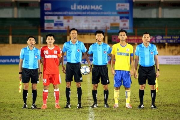 BTC U.21 tri ân 6 giám sát và trọng tài sắp không còn làm nhiệm vụ