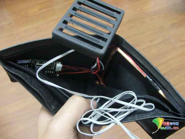 Các kiểu quay cóp tinh vi của học sinh Trung Quốc khi thi đại học