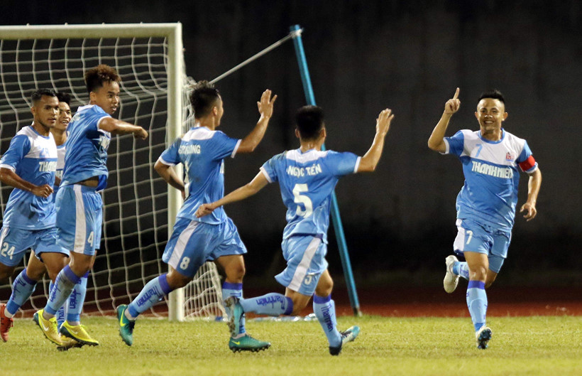 Tân binh Phố Hiến thắng kịch tính phố Biển Nha Trang