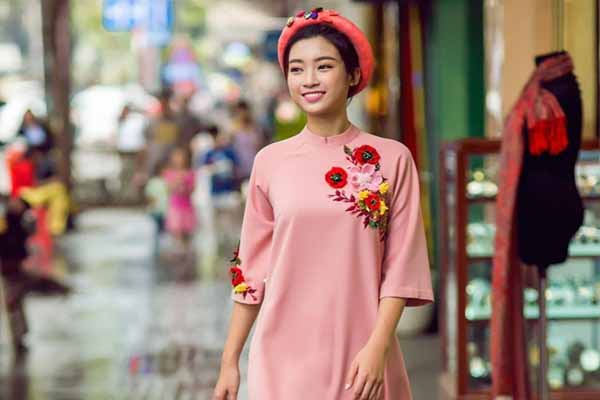 Cuộc gặp một phút với Hoa hậu Đỗ Mỹ Linh chiều 30 Tết