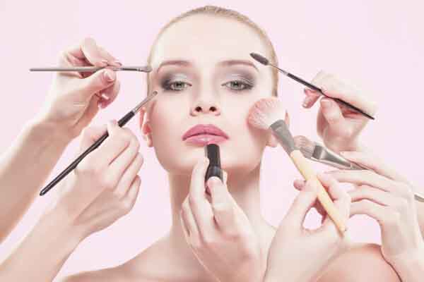 Lạm dụng mỹ phẩm và những hậu quả khó lường