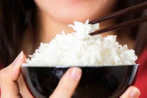 Đâu là sự thật trước tin đồn ăn cơm nguội có thể gây ung thư?