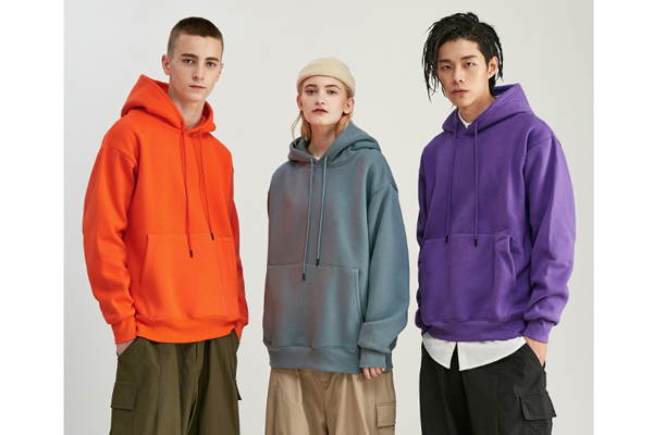 Đa dạng cách phối đồ với áo hoodie không lo đụng hàng