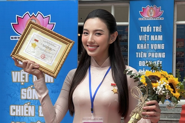 Thùy Tiên được vinh danh Thanh niên tiên tiến làm theo lời Bác