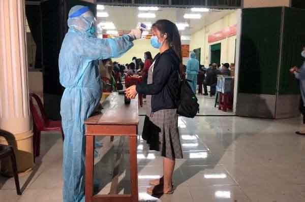 Đồng Tháp: Tiếp tục cách ly 63 người tiếp xúc gần với 2 ca nhiễm COVID-19