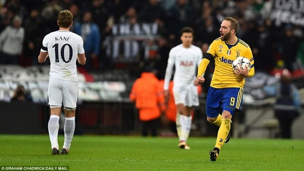 Clip: “Song sát” Higuain-Dybala lập công, Juve ngược dòng hạ Tottenham