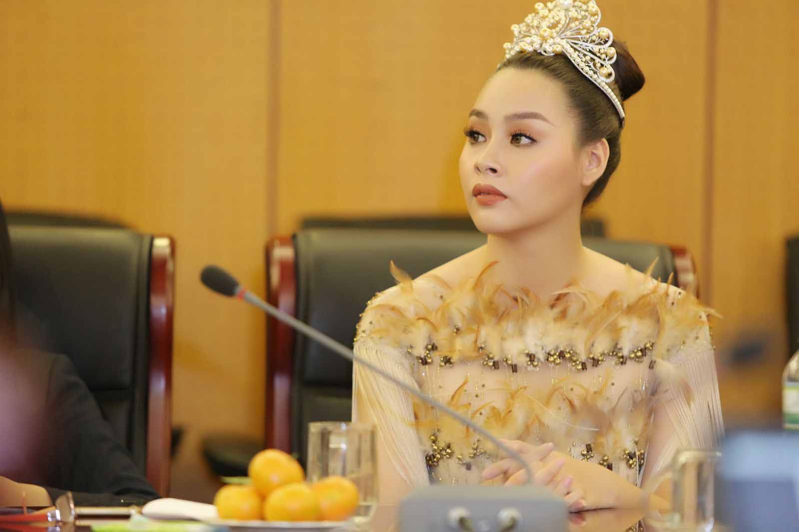 Hoa hậu Biển Thùy Trang vinh dự nhận danh hiệu ‘Đại sứ môi trường’