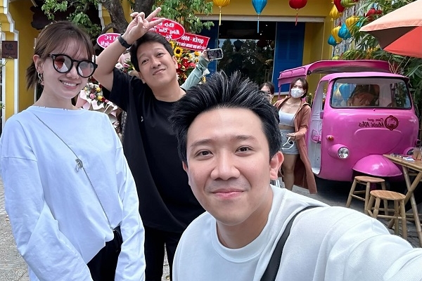 Hiếm hoi đứng chung khung hình, Trấn Thành – Trường Giang khiến fans ‘rần rần’, chuyện gì đây?