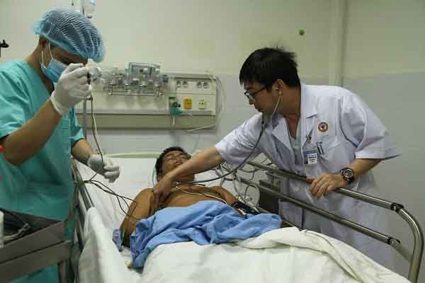 Bệnh nhân nhồi máu cơ tim ở Trường Sa được trực thăng bay đêm đến cứu