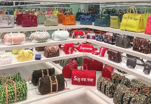 Choáng ngợp trước bộ sưu tập túi xách triệu đô của Kylie Jenner