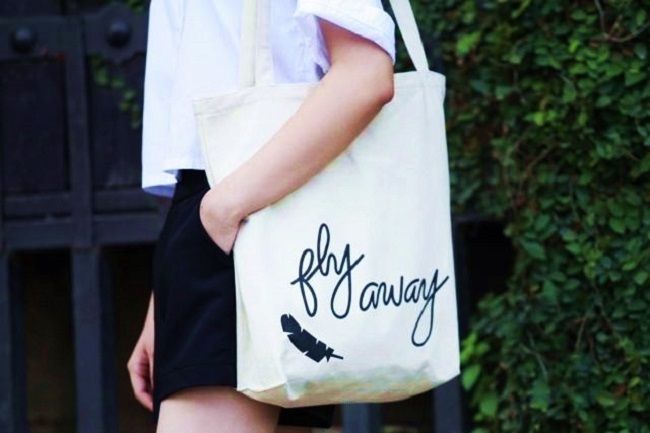 Cách phối đồ khiến áo thun trắng không còn đơn điệu