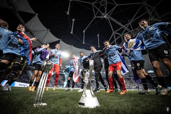 Thắng nghẹt thở U.20 Italia, U.20 Uruguay lần đầu vô địch U.20 World Cup