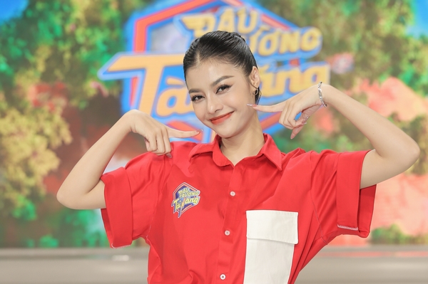 Á hậu Lona bật mí về những ‘tài năng vô dụng’ không ai biết của mình